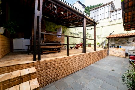 Casa à venda com 300m², 2 quartos e 5 vagasQuintal