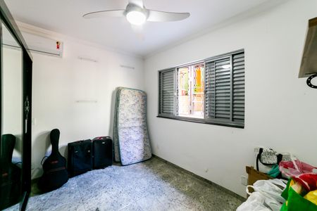 Casa à venda com 300m², 2 quartos e 5 vagasQuarto de Serviço