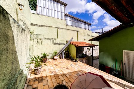 Casa à venda com 300m², 2 quartos e 5 vagasQuintal