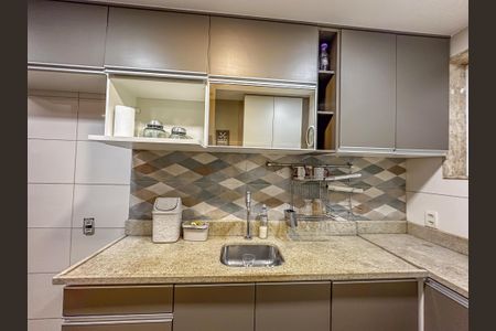 Apartamento para alugar com 72m², 2 quartos e sem vaga