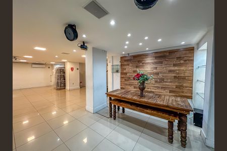 Apartamento para alugar com 72m², 2 quartos e sem vaga