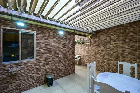 Casa à venda com 180m², 3 quartos e 2 vagasChurrasqueira