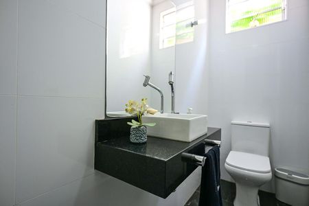 Casa à venda com 180m², 3 quartos e 2 vagasLavabo