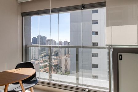 Studio para alugar com 32m², 1 quarto e sem vaga Studio para alugar com 32m², 1 quarto e sem vagaVaranda