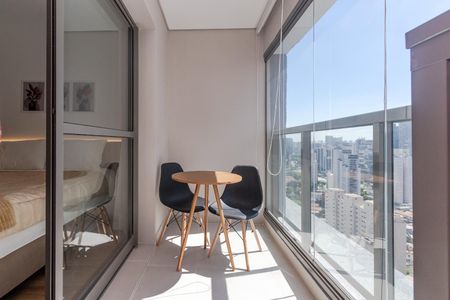Studio para alugar com 32m², 1 quarto e sem vaga Studio para alugar com 32m², 1 quarto e sem vagaVaranda