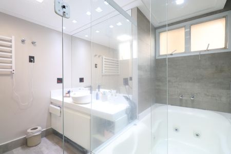 Apartamento à venda com 175m², 4 quartos e 4 vagasBanheiro da Suíte 4