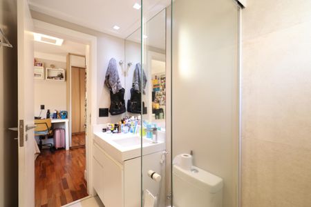 Apartamento à venda com 175m², 4 quartos e 4 vagasBanheiro da Suíte 1