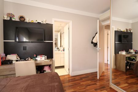 Apartamento à venda com 175m², 4 quartos e 4 vagasSuíte 2