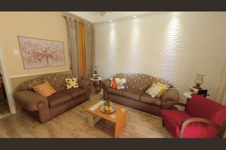 Casa à venda com 200m², 5 quartos e 2 vagasSala