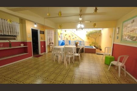 Casa à venda com 200m², 5 quartos e 2 vagasSalão de Festas