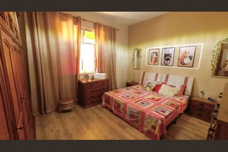 Casa à venda com 200m², 5 quartos e 2 vagasSuíte