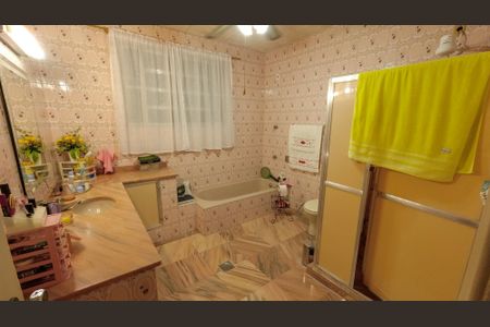 Casa à venda com 200m², 5 quartos e 2 vagasBanheiro da Suíte