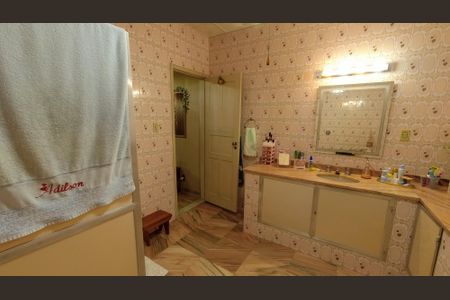 Casa à venda com 200m², 5 quartos e 2 vagasBanheiro da Suíte