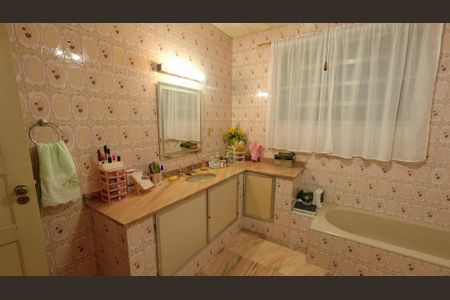 Casa à venda com 200m², 5 quartos e 2 vagasBanheiro da Suíte