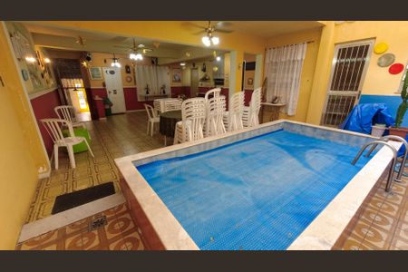 Casa à venda com 200m², 5 quartos e 2 vagasPiscina