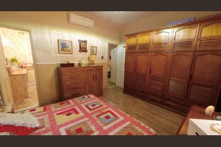 Casa à venda com 200m², 5 quartos e 2 vagasSuíte