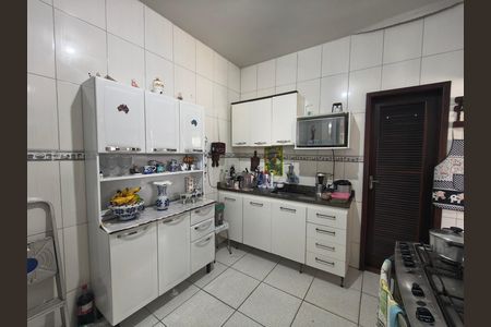 Casa à venda com 525m², 2 quartos e 3 vagas Casa à venda com 525m², 2 quartos e 3 vagasCozinha