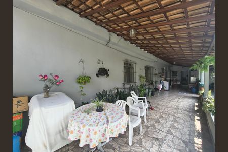 Casa à venda com 525m², 2 quartos e 3 vagas Casa à venda com 525m², 2 quartos e 3 vagasVaranda / Quintal
