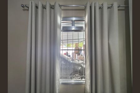 Casa à venda com 525m², 2 quartos e 3 vagas Casa à venda com 525m², 2 quartos e 3 vagasJanela - Quarto 2