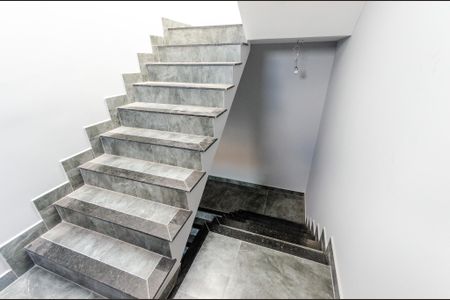 Apartamento para alugar com 75m², 2 quartos e sem vaga Apartamento para alugar com 75m², 2 quartos e sem vagaEscada externa