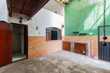 Casa à venda com 130m², 2 quartos e 2 vagasQuintal