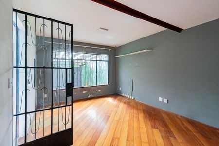 Casa à venda com 130m², 2 quartos e 2 vagasSala 1