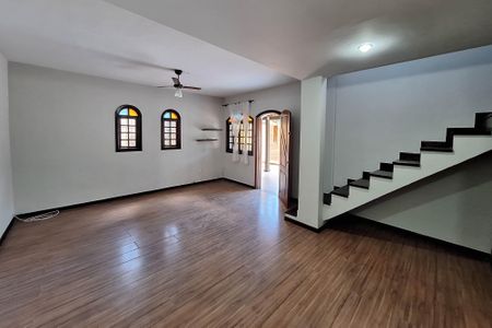 Casa para alugar com 450m², 2 quartos e 4 vagas Casa para alugar com 450m², 2 quartos e 4 vagasSala