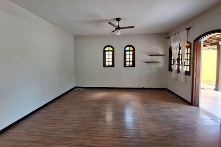 Casa para alugar com 450m², 2 quartos e 4 vagas Casa para alugar com 450m², 2 quartos e 4 vagasSala