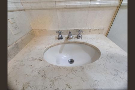 Apartamento à venda com 117m², 3 quartos e 2 vagasBanheiro social