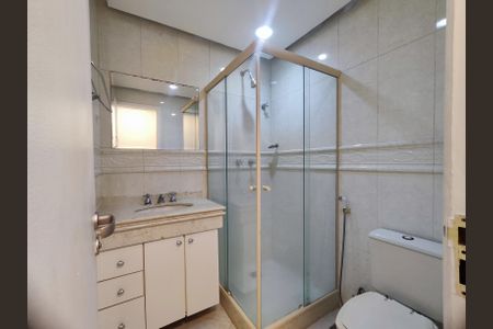 Apartamento à venda com 117m², 3 quartos e 2 vagasBanheiro social