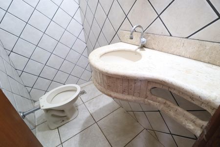 Casa para alugar com 300m², 4 quartos e 2 vagasLavabo