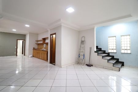 Sala de casa para alugar com 4 quartos, 300m² em Patrimônio, Uberlândia