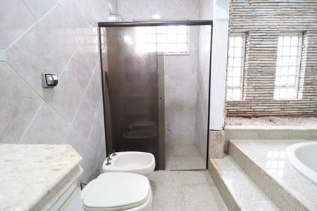 Casa para alugar com 300m², 4 quartos e 2 vagasBanheiro do Quarto 1