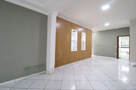 Casa para alugar com 300m², 4 quartos e 2 vagasSala