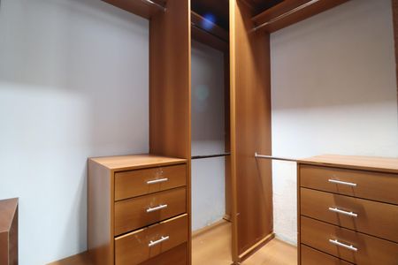 Casa para alugar com 300m², 4 quartos e 2 vagasQuarto 1 - Suíte - Closet