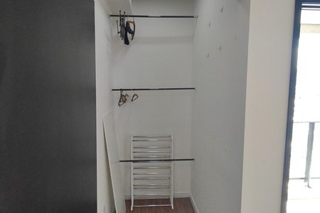 Closet do quarto de kitnet/studio para alugar com 1 quarto, 42m² em Santa Paula, São Caetano do Sul
