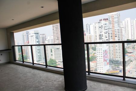 Apartamento à venda com 184m², 3 quartos e 2 vagasVaranda