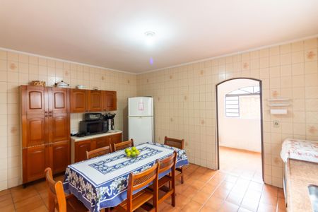 Casa à venda com 154m², 2 quartos e 2 vagasCozinha 