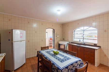 Casa à venda com 154m², 2 quartos e 2 vagasCozinha 