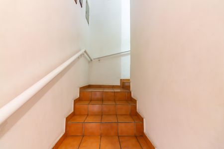 Casa à venda com 154m², 2 quartos e 2 vagasEscada