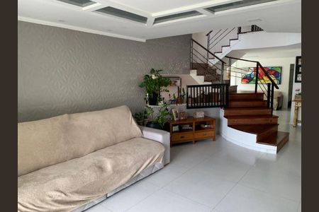 Casa à venda com 4 quartos, 220m² em Piratininga, Niterói