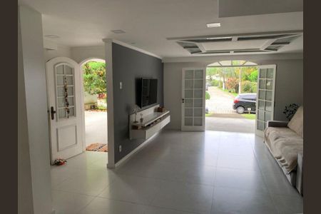 Casa à venda com 4 quartos, 220m² em Piratininga, Niterói