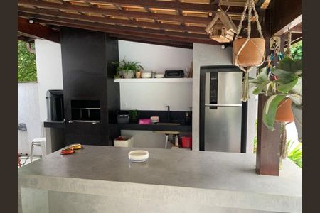 Casa à venda com 4 quartos, 220m² em Piratininga, Niterói