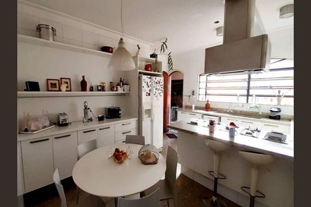 Casa à venda com 460m², 4 quartos e 4 vagas
