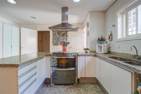 Casa à venda com 3 quartos, 500m² em Chácara Monte Alegre, São Paulo