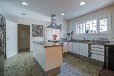 Casa à venda com 3 quartos, 500m² em Chácara Monte Alegre, São Paulo