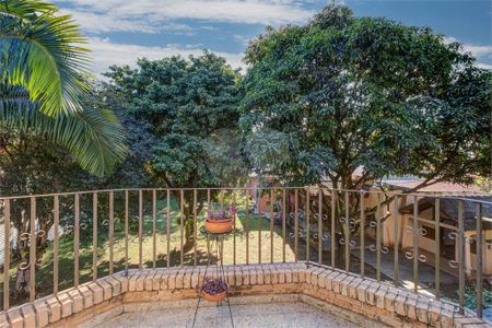 Casa à venda com 3 quartos, 500m² em Chácara Monte Alegre, São Paulo