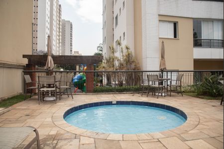 Apartamento à venda com 60m², 2 quartos e 1 vaga Apartamento à venda com 60m², 2 quartos e 1 vagaÁrea comum - Piscina