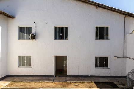 Casa para alugar com 90m², 2 quartos e 1 vagaQuintal