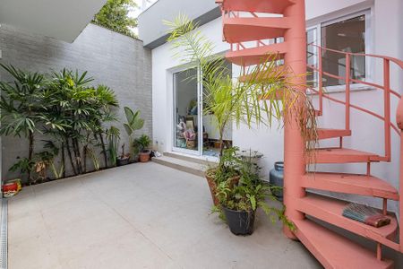 Casa à venda com 170m², 3 quartos e 2 vagasQuintal